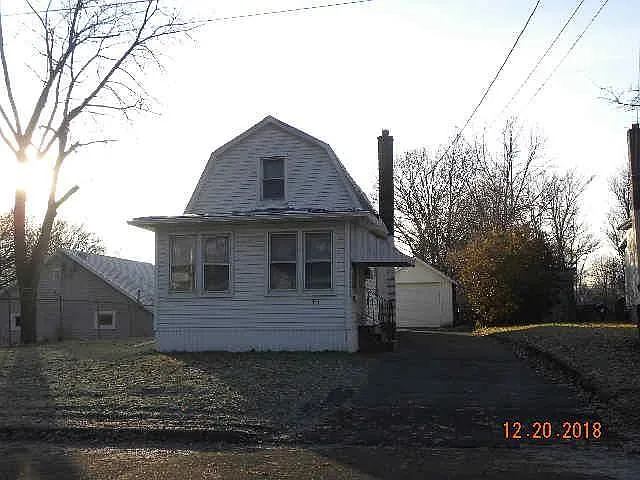411 Cleveland St photo 1