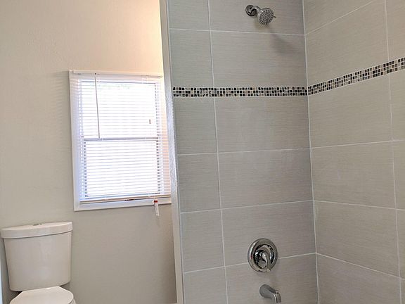 5th image of 823 1/2 Kentucky St