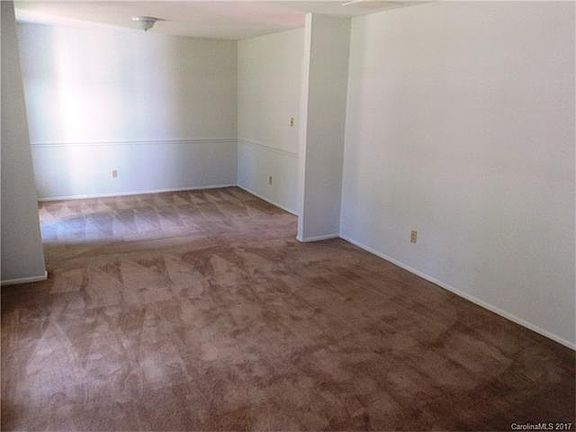 5th image of 2449 Knickerbocker Dr