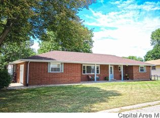 1201 Frisina St, Pawnee, IL 62558