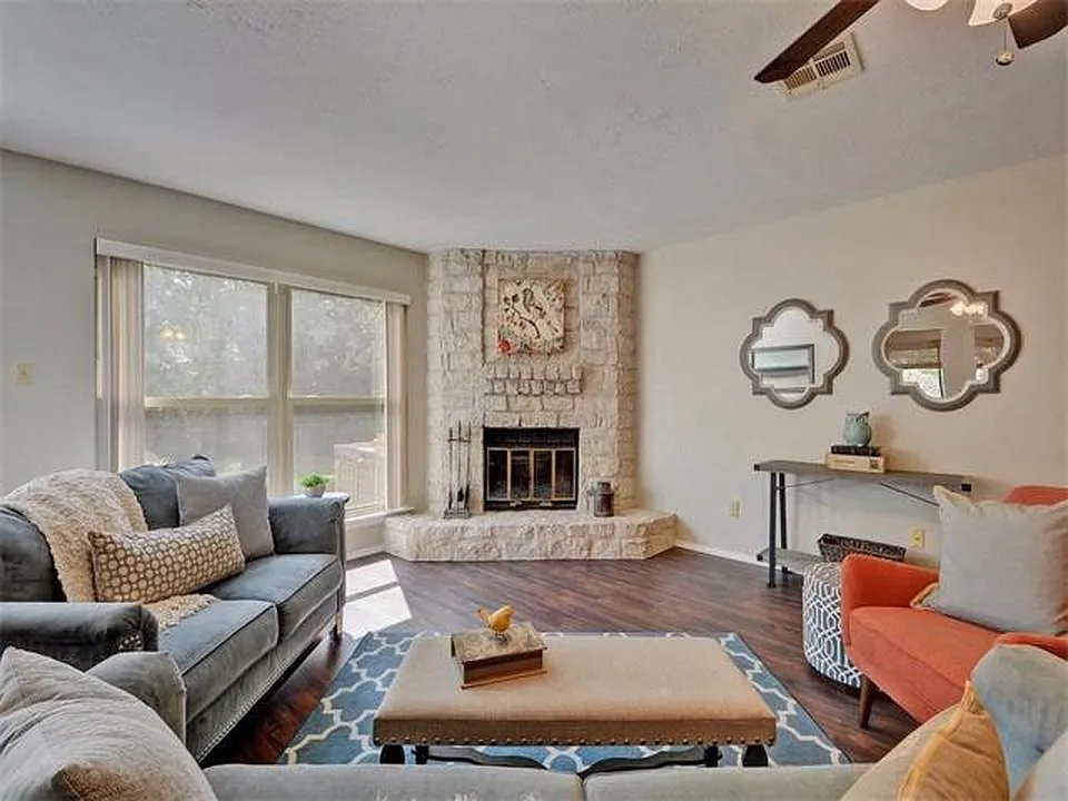 4 bed, 2634 sqft, $2,795 — Photo 2