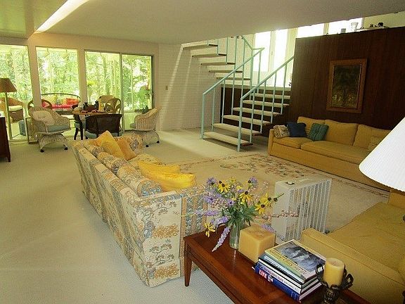 3rd image of 604 Elm Cir