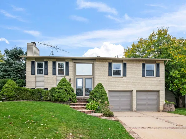 4175 Crimson Dr, Hoffman Estates, IL 60192