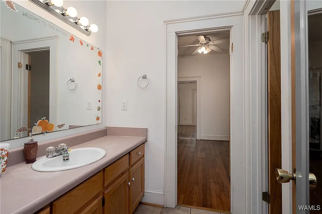 3 bed, 1488 sqft, $3,650 — Photo 2