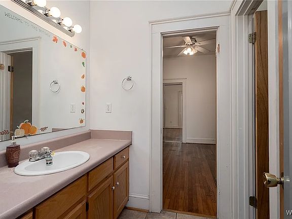 3rd image of 710 17th Ave