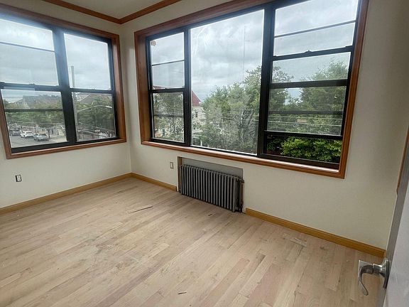 5th image of 935 E 217th St #2