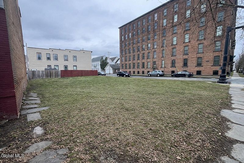2nd image of 762 2nd Avenue