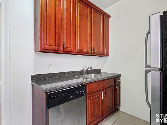 4th image of 400 Clinton Ave #4DD
