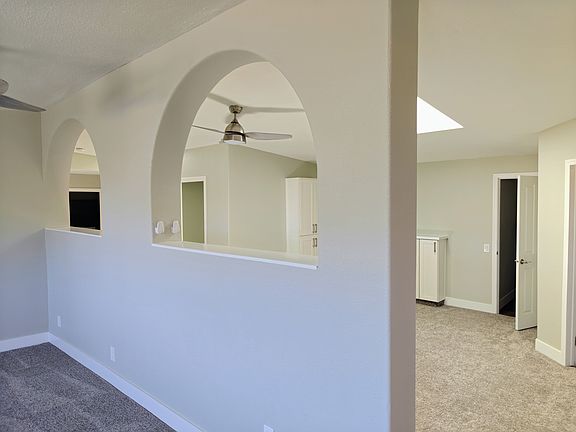 Arched divider between Living & Bonus rooms