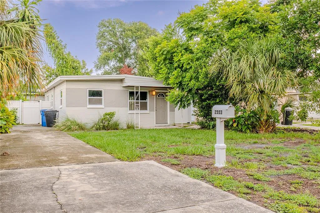 3 bed, 1.0 bath, 1092 sqft, $2,200 — Photo 1