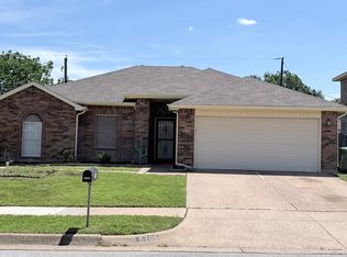 6709 Pecanwood Dr, Arlington, TX 76001