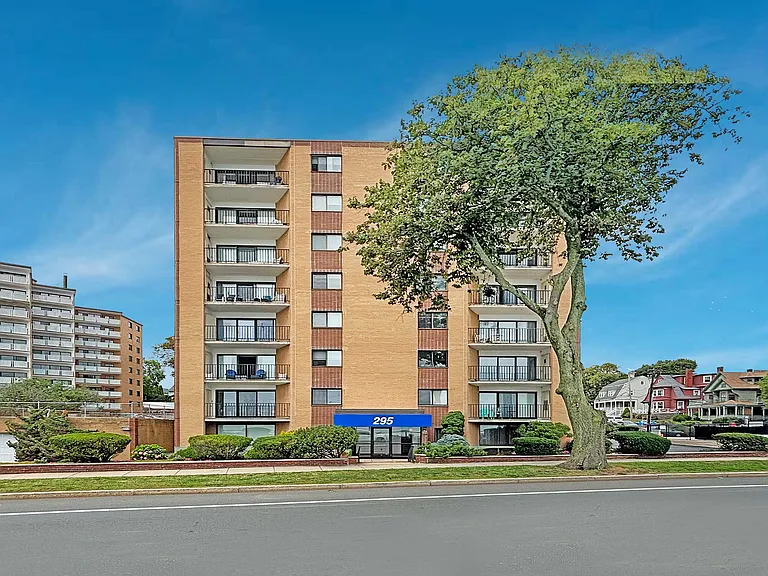 296 Lynn Shore Dr #104 — Photo 1