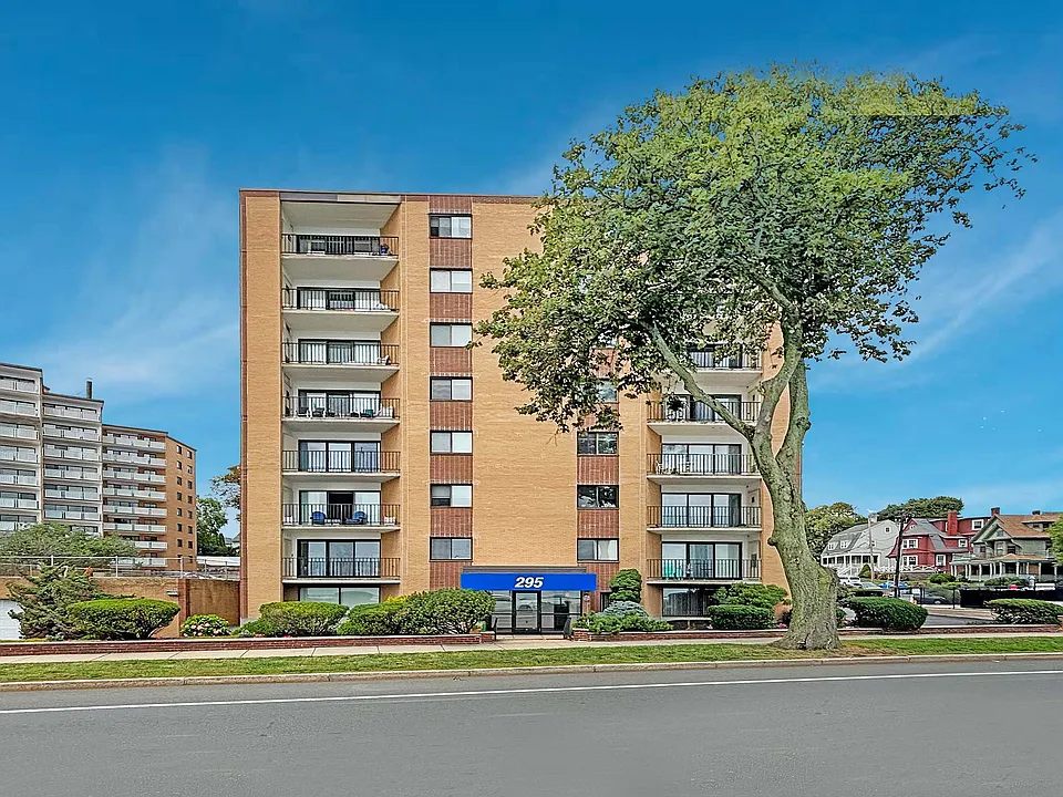 296 Lynn Shore Dr #104