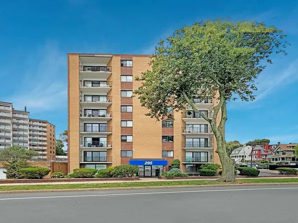 296 Lynn Shore Dr #104, Lynn, MA 01902