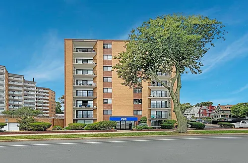 296 Lynn Shore Dr #104 Photo 1