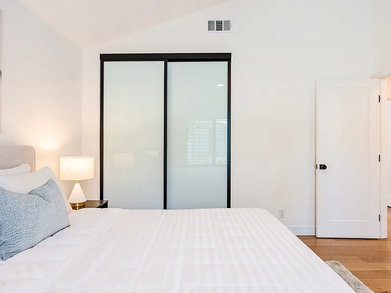 Suite 2 Reach-In Closet