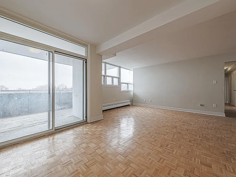 1440 Lawrence Ave W — Photo 8