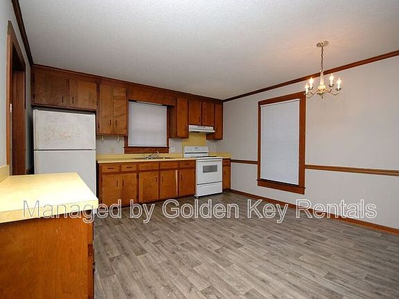 4th image of 906 4th St