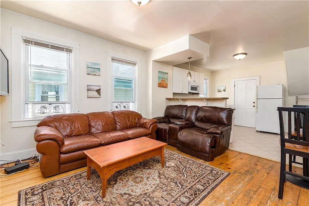 3 bed, 1.0 bath, 900 sqft, $2,250 — Photo 2
