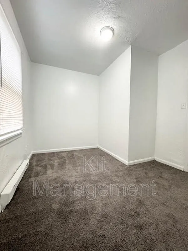 3 bed, 1.5 bath, $995 — Photo 4