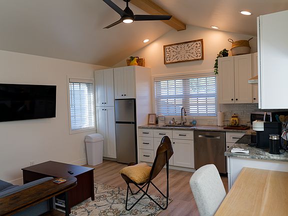 4th image of 1305 Santa Ynez Way #1