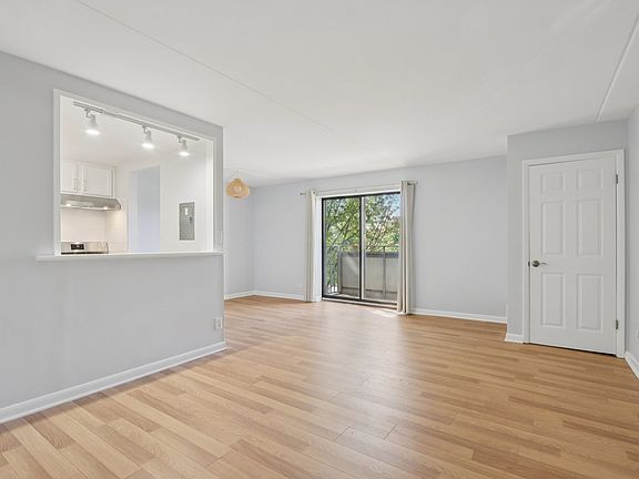 3rd image of 1463 Mercury Dr APT 304