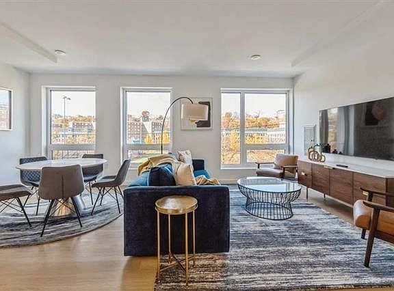 2nd image of 402 Jackson St #510