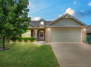 119 W 45th Pl, Sand Springs, OK 74063
