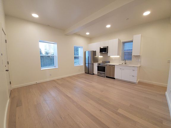 2nd image of 419 Pierce St