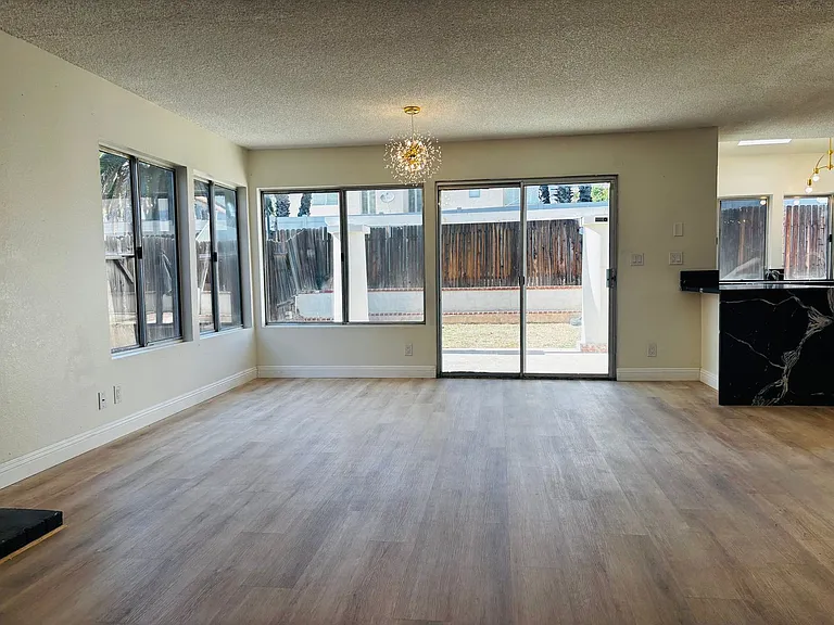 23606 Parkland Ave — Photo 3