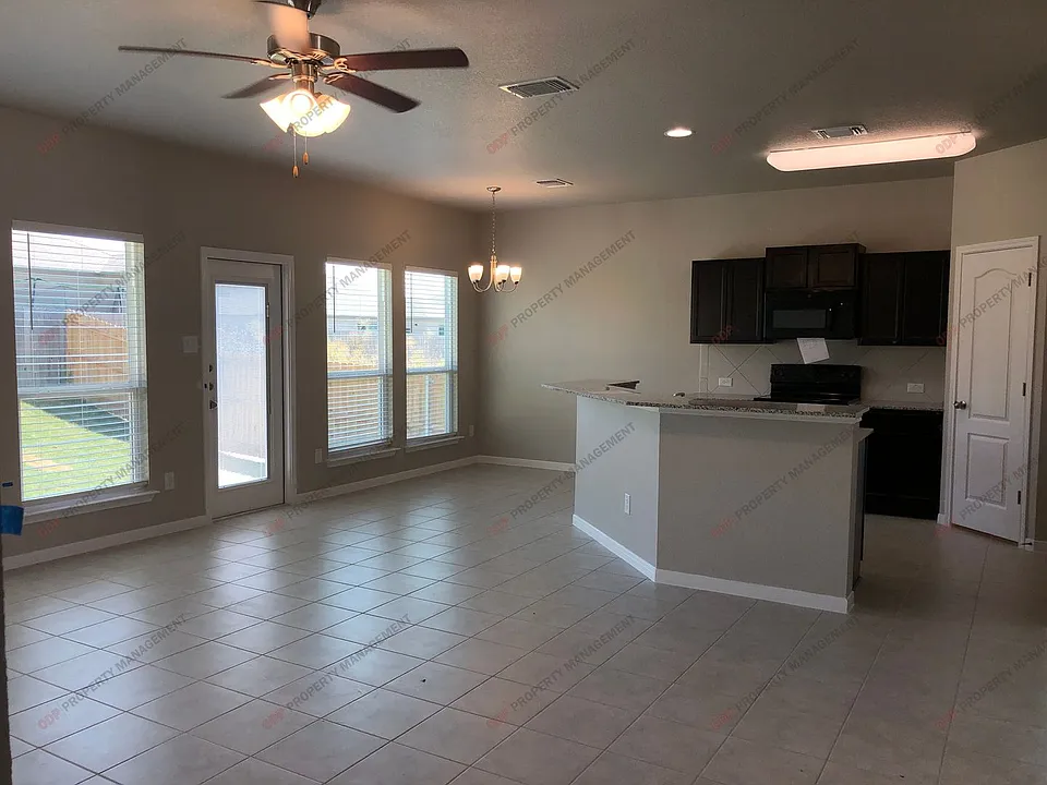 2324 Petersburg Ln