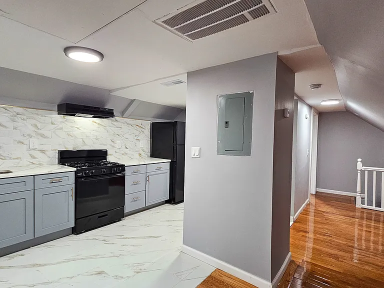 5 Gilbert Ave #2 — Photo 2