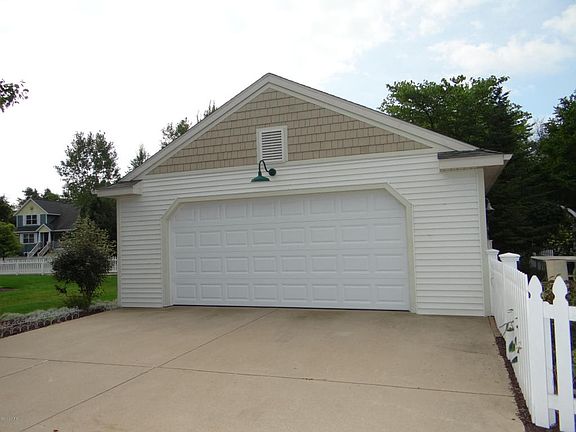 4th image of 461 Summer Grove Dr