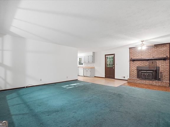 4th image of 129 Diane Dr