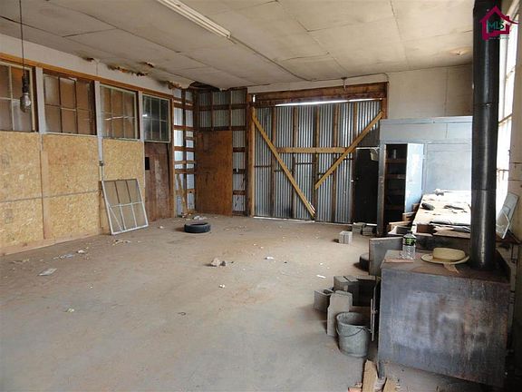 5th image of 5525 N Wilt Ave
