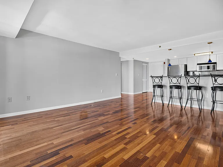 700 1st St #15F — Photo 13