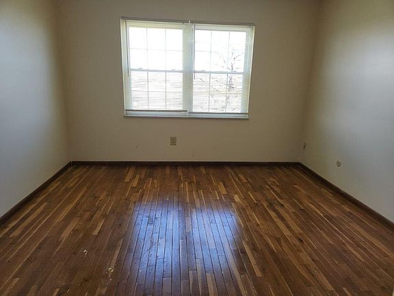 5th image of 4739 Hilton Ave #B03
