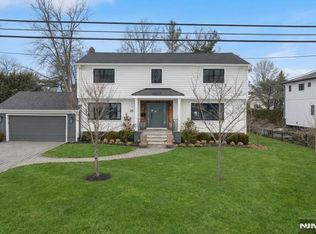 26 Laurie Dr, Englewood Cliffs, NJ 07632