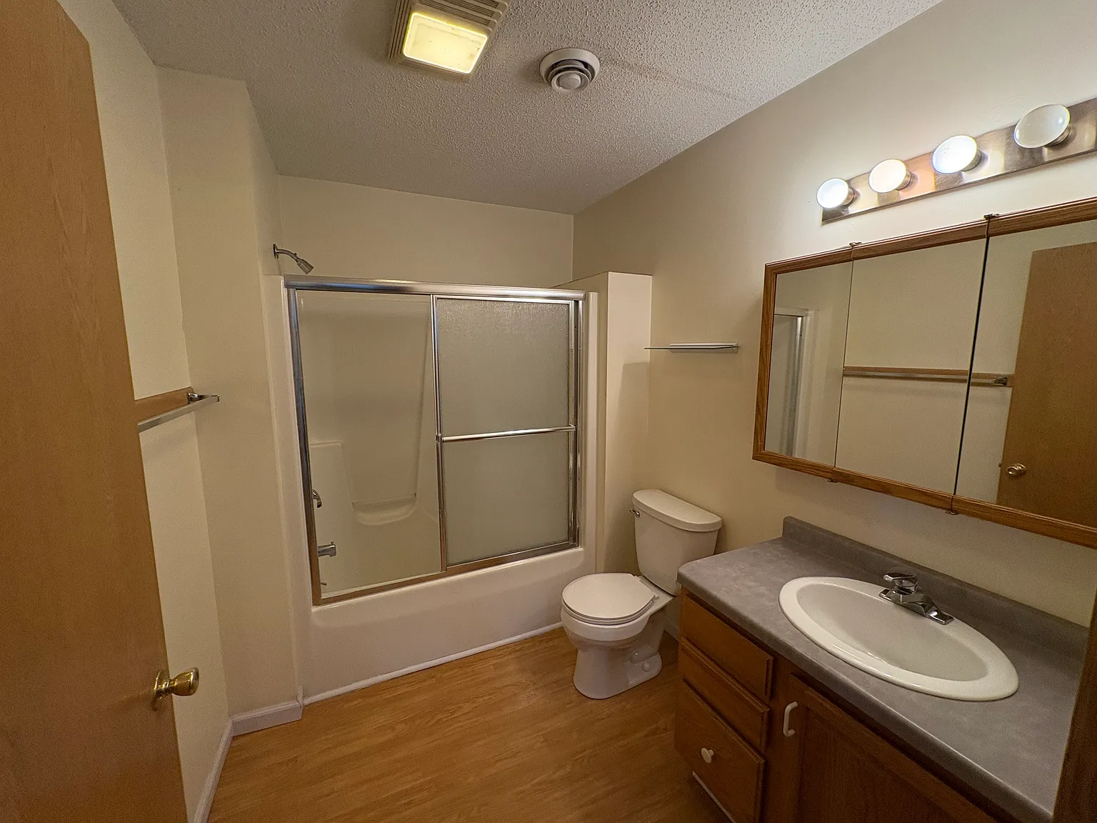2 bed, $900 — Photo 4