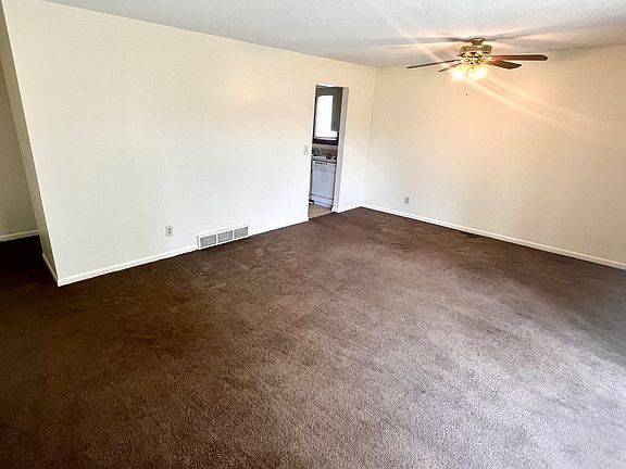 4th image of 5436 Cresthaven Ln #2