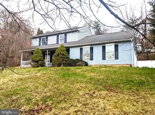 321 Black Bear Ln, Harrisburg, PA 17112