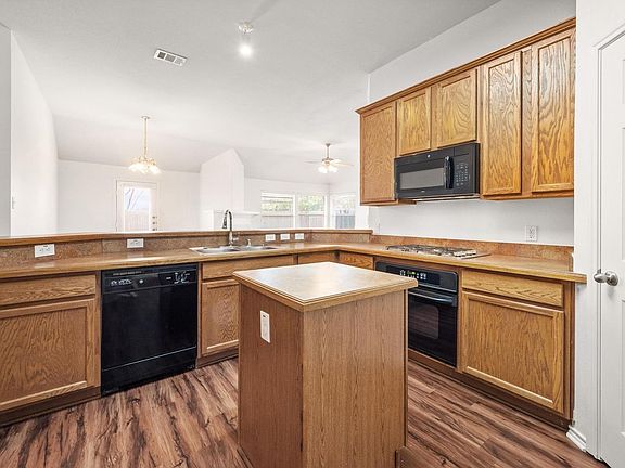 3rd image of 9880 Wyndbrook Dr