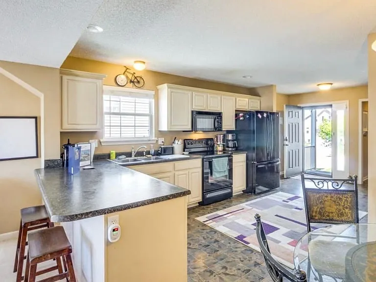 2230 SW Suncatcher Rd — Photo 4