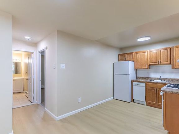 3rd image of 405 E Gibbsboro Rd