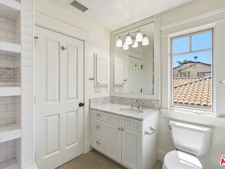 1633 Voorhees Ave — Photo 27