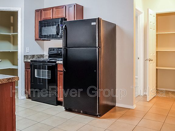 5th image of 3517 E Fairmont St