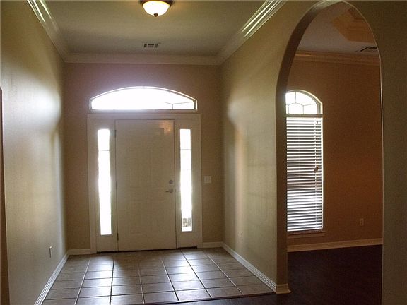 3rd image of 2309 SW Primrose Ave