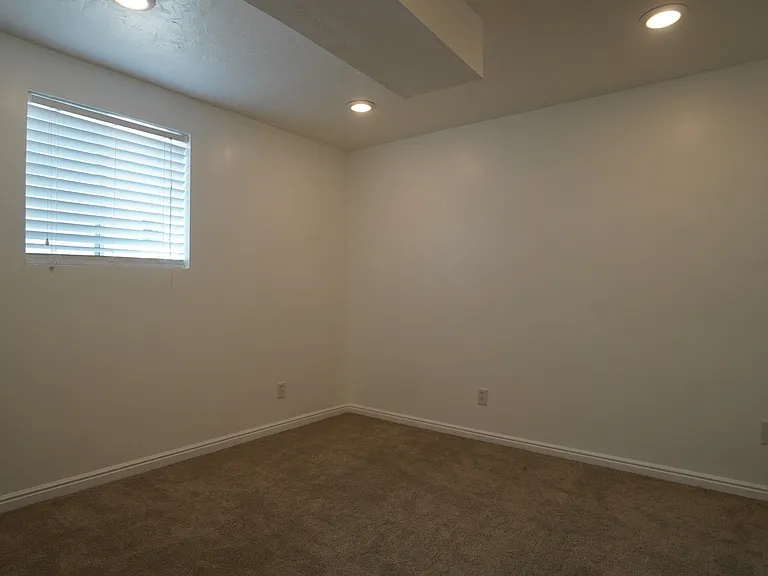 473 W 2500 S — Photo 24