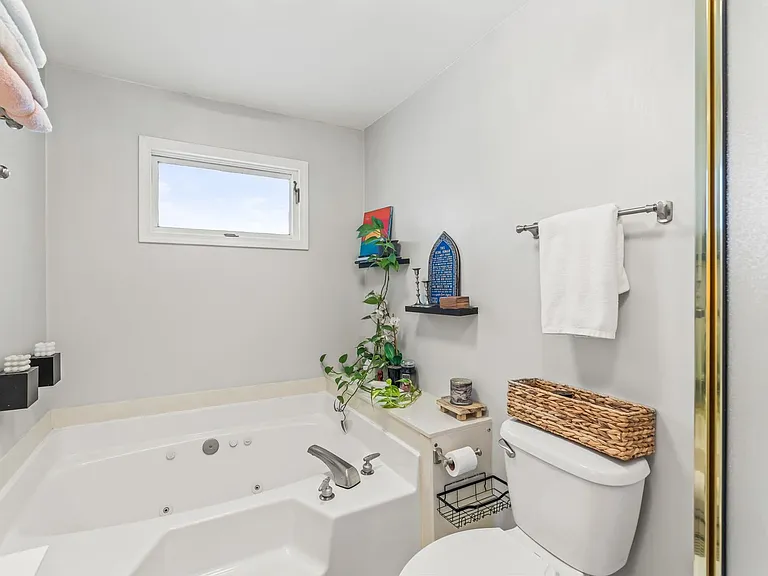 223 Ivy Cir — Photo 13