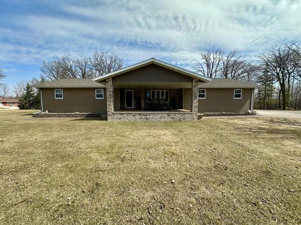 102 Colony Dr S, Karlstad, MN 56732